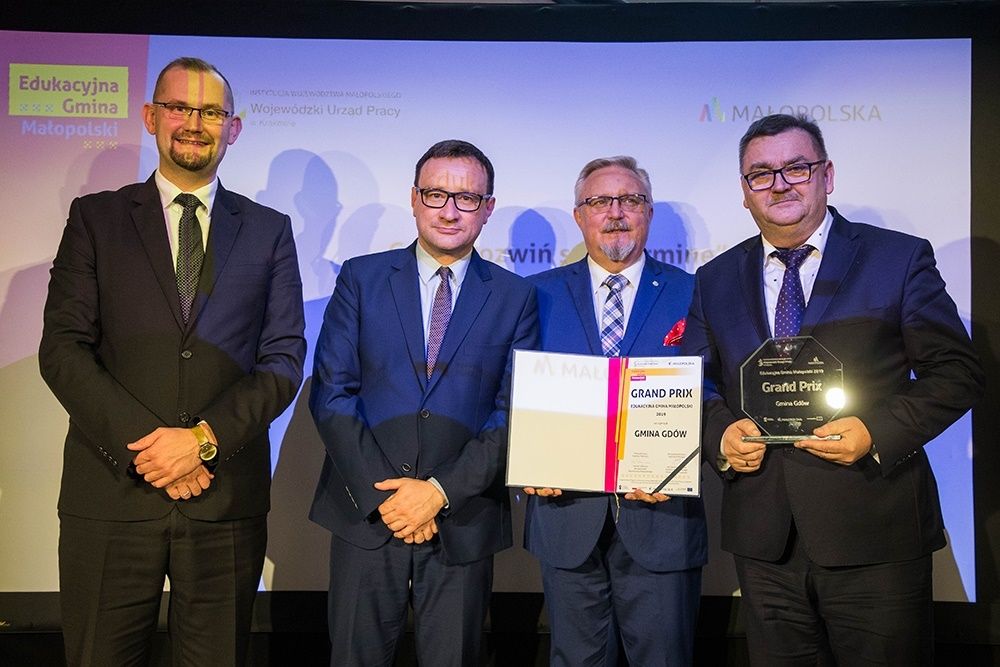 Zdjęcie po wręczeniu statuetki Grand Prix dla Gdowa